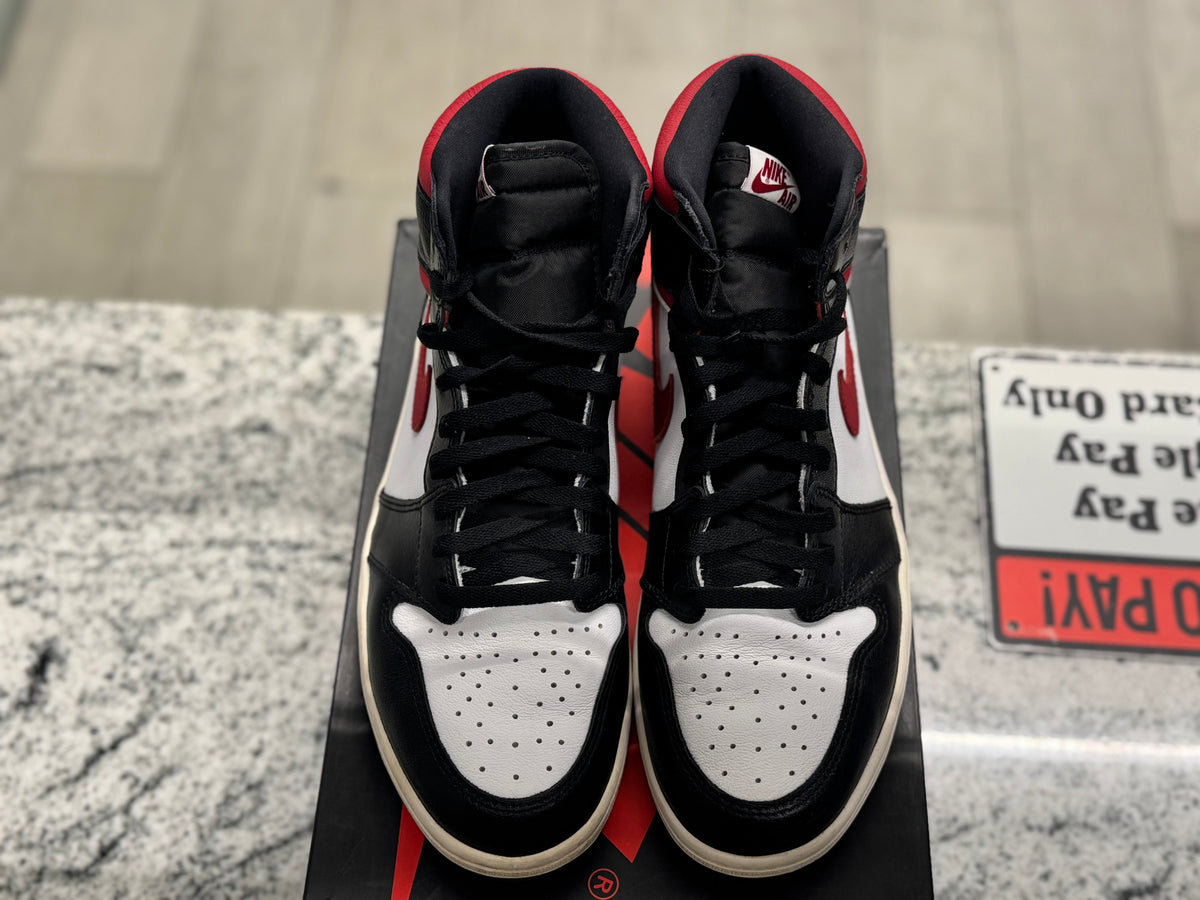 PRE OWNED  Air Jordan Retro 1 "Black Gym Red"